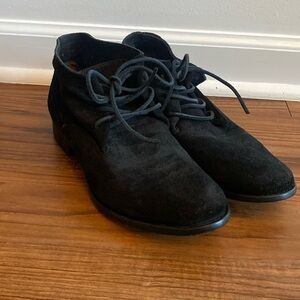 FRYE Women’s Carley Chukka Black Boots